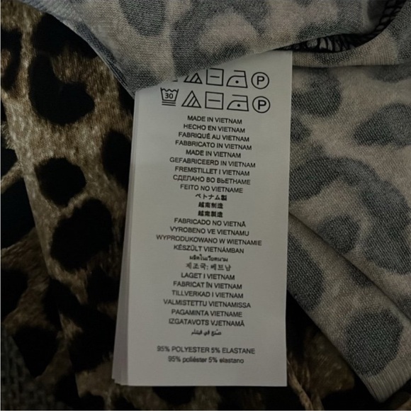 Must Go‼️ NWOT Michael Kors Leopard Long Sleeve Top. Read Description Carefully - Picture 4 of 4